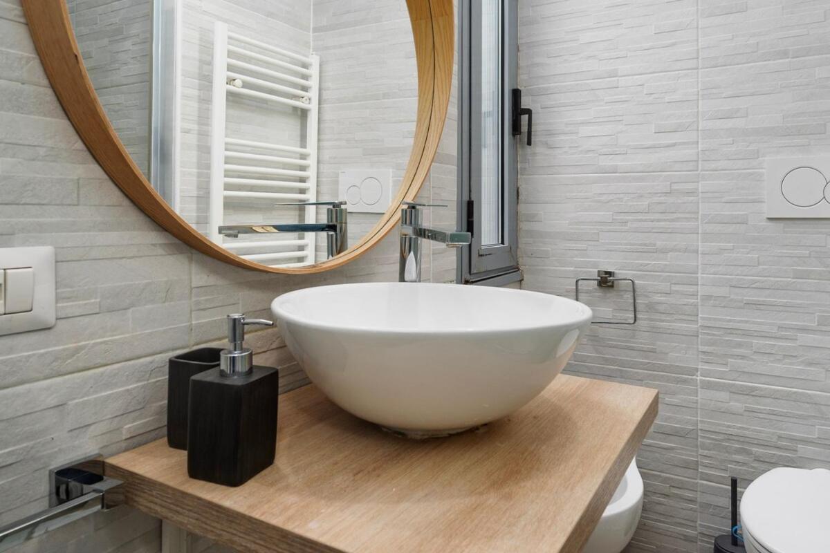 Classbnb - Just 2 Minutes Walk From Domodossola M5 Metro Station Appartamento